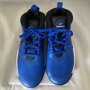 Nike Team Hustle D9 Sneaker Size 5Y